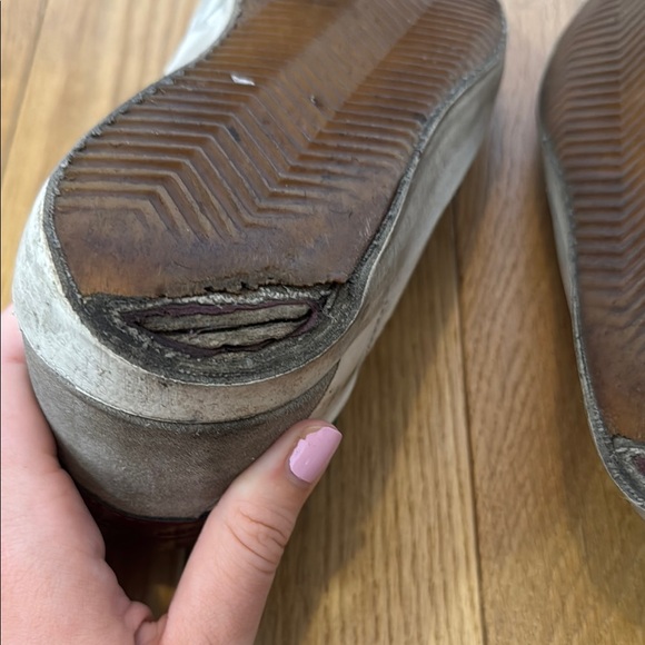 Golden Goose Cream and Burgundy Star Sneakers - Picture 9 of 12